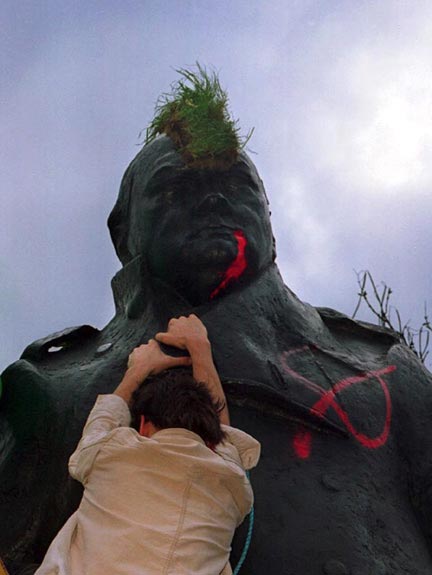 Winston with a mohawk, Mayday 2000